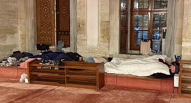 İstanbullular depremin ardından geceyi parklara kurdukları çadırlarda geçiriyor