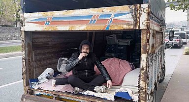 İstanbullular geceyi çadırda geçirdi, bir aile ise kamyonda kaldı