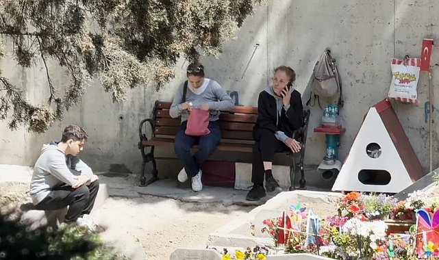 İtalyan şefin oğlu Mattia Ahmet Minguzzi'nin mezarını anneannesi ziyaret etti
