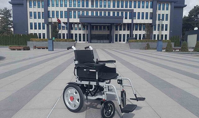 İyilik Ailesi'nden engelli İrem Kumru'ya anlamlı hediye