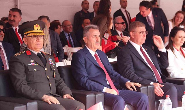 İzmir'de 23 Nisan kutlamalarından renkli görüntüler