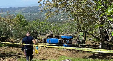 İzmir'de devrilen traktörün altında kalan sürücü yaşamını yitirdi