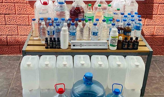 İzmir'de kaçak alkol operasyonu: 8 bin 223 litre etil alkol ele geçirildi