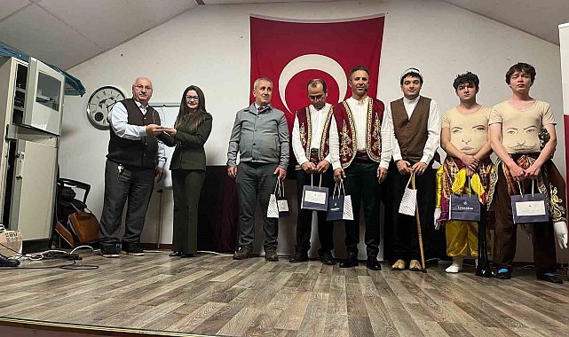 İzmirli öğrenciler geleneksel oyunları Belçika'da sahneledi