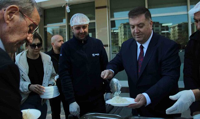 İzmirli taksicilerden pilav hayrı