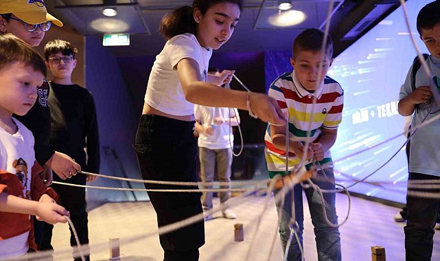 İzQ Dijital Deneyim Merkezi'nde 23 Nisan coşkusu