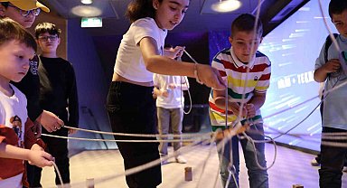 İzQ Dijital Deneyim Merkezi'nde 23 Nisan coşkusu