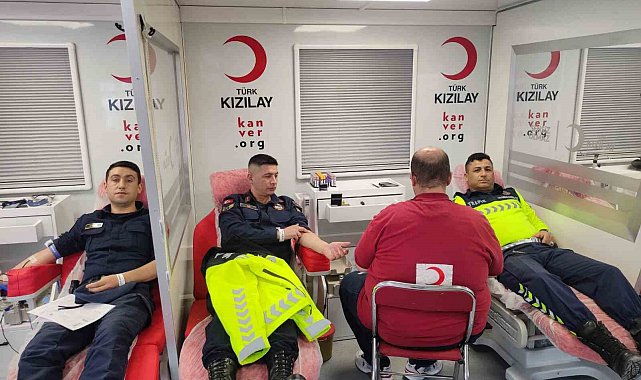 Jandarma ekipleri kan bağışı yaptı
