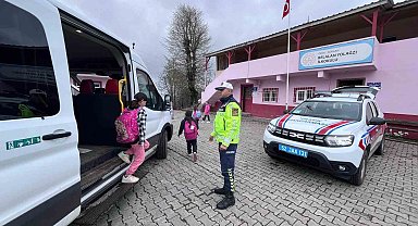 Jandarma ekiplerinden öğrencilerin güvenliği için denetim