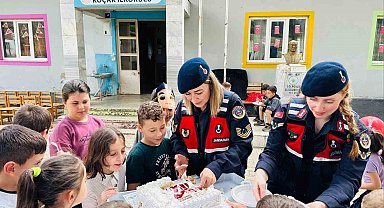 Jandarmadan çocuklara '23 Nisan' pastası
