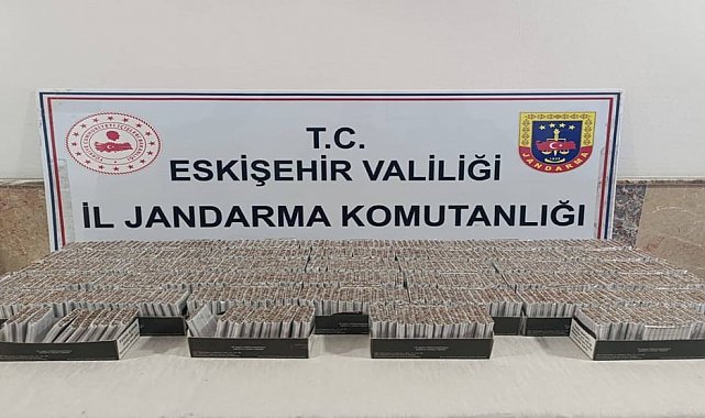 Kaçak sigara satan şüpheli jandarmadan kaçamadı