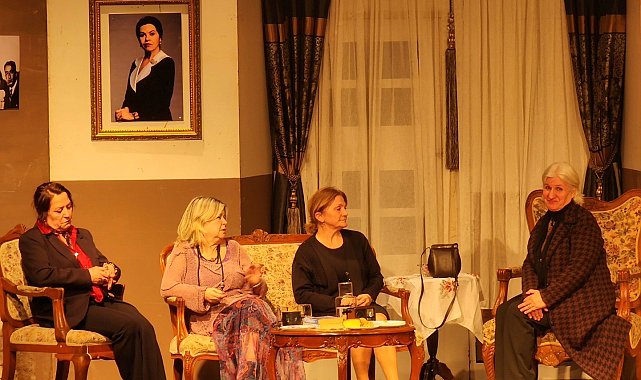 Kadınların tiyatro performansına tam not