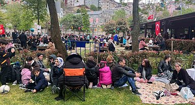 Kağıthane'de vatandaşlar deprem sonrası Hasbahçe Mesire Alanı'na akın etti