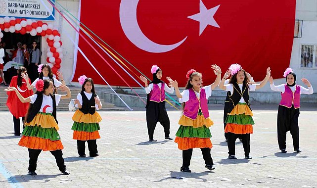 Kahramanmaraş'ta barınma merkezinde 23 Nisan coşkusu