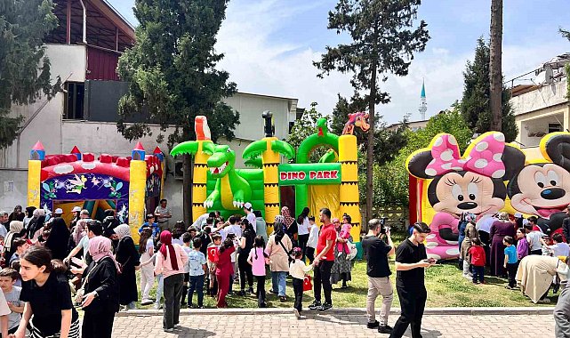 Kahramanmaraş'ta depremzede çocukların 23 Nisan coşkusu