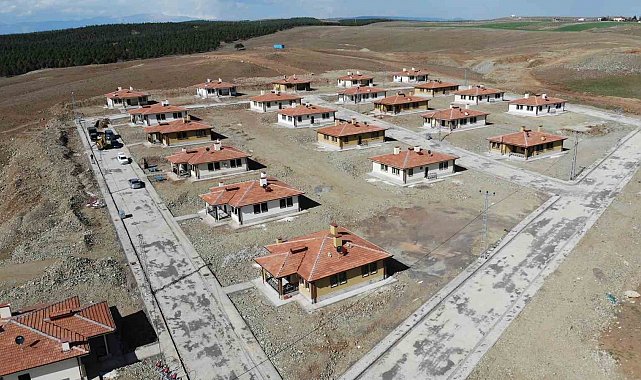Kahramanmaraş'ta köy evleri depremzedelerin yeni yuvası oluyor