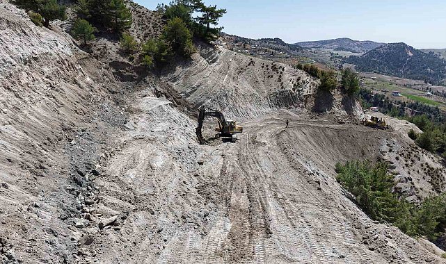 Kahramanmaraş'ta köy evlerinin yolları yapılıyor