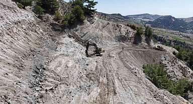Kahramanmaraş'ta köy evlerinin yolları yapılıyor