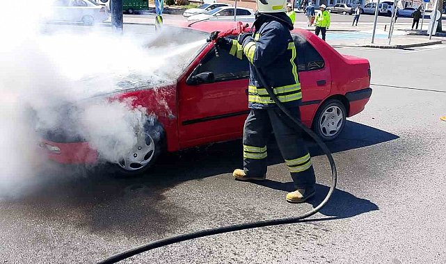 Kahramanmaraş'ta otomobil yangını
