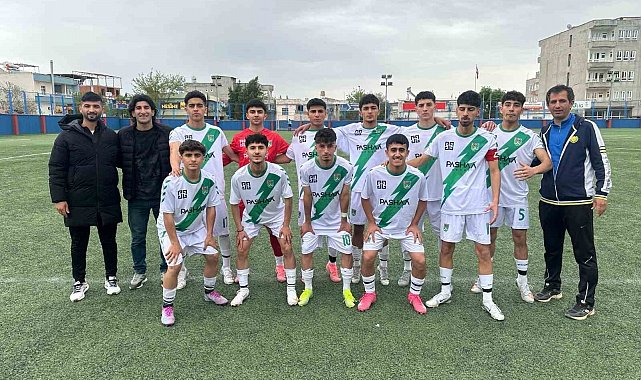 Kahta İdman Yurdu FK U18 takımı, bölge finallerine katılmaya hak kazandı