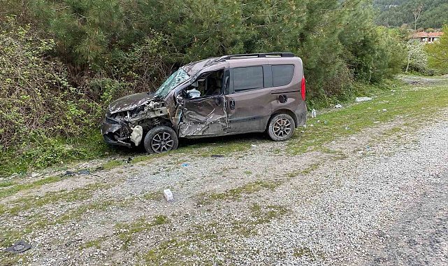 Kamyon ile hafif ticari araç çarpıştı: 5 yaralı