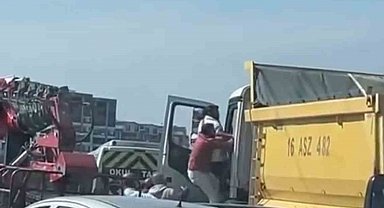 Kamyon tepesinde kavga