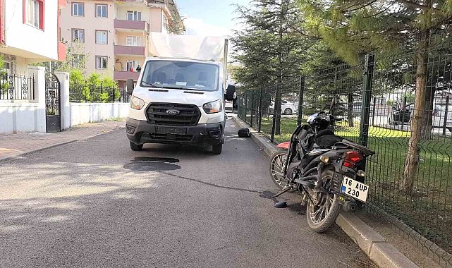 Kamyonetle çarpışan motosiklet sürücüsü ağır yaralandı