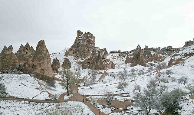 Kapadokya beyaza büründü