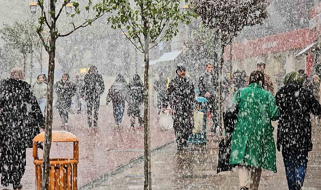 Kar yağışı şehir merkezini yeniden etkisi altına aldı