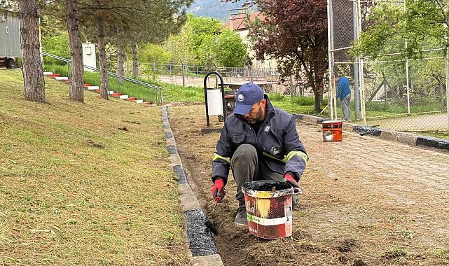 Karabük Belediyesi park ve yeşil alanlarda çalışmalara başladı
