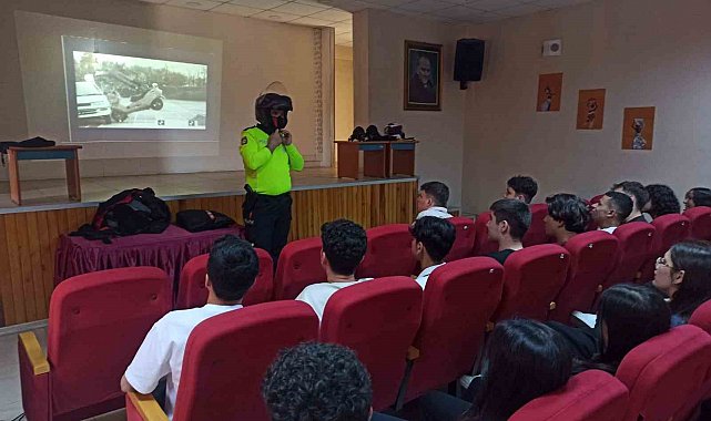 Karacasu'da öğrencilere 'Güvenli Motosiklet Kullanıcılığı' eğitimi verildi