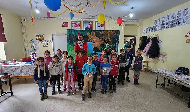 Karagöz ve Hacivat, köy okullarında çocuklarla buluşuyor