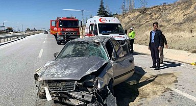 Karaman'da kontrolden çıkan otomobil takla attı: 2 yaralı