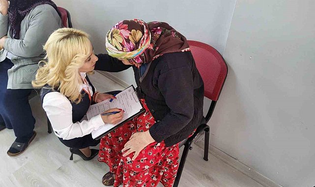 Kars'ta Açık Kapı'dan huzur evine ziyaret