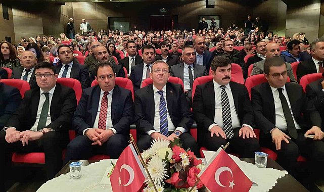 Kars'ta en çok kitap okuyan öğrenci ve veliler ödüllendirildi