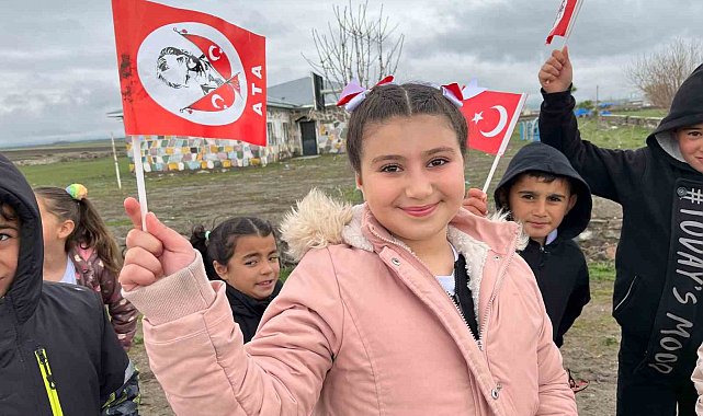 Kars'ta köy okulunda 23 Nisan coşkusu