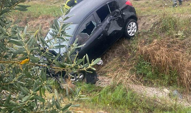 Karşı yönden gelen iki araç kafa kafaya çarpıştı: 4 yaralı