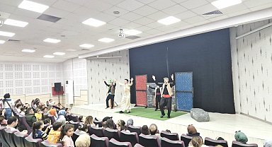 Kartepe'de çocuklar "Bir Buğday Müzikali" ile eğlendi