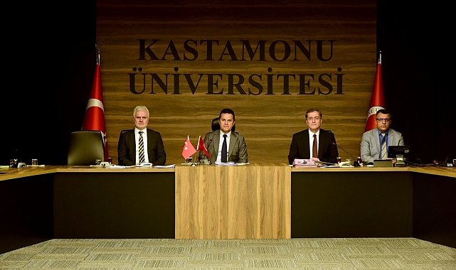 Kastamonu Üniversitesi senato toplantısında öğrenci projeleri ve mezun analizi ele alındı