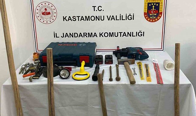 Kastamonu'da izinsiz kazı yapan şahıslara jandarmadan suçüstü