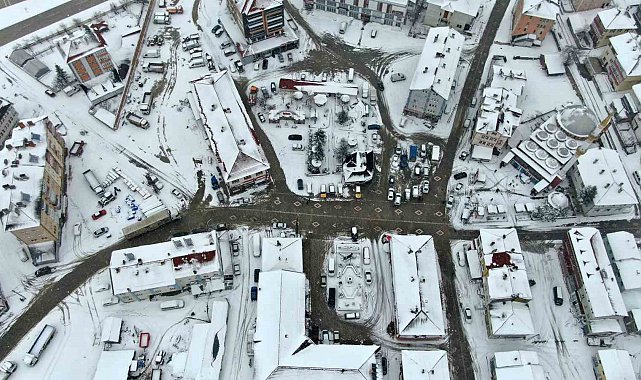 Kastamonu'da kar yağışı etkisini sürdürüyor: İlçe merkezleri beyaz örtüyle kaplandı