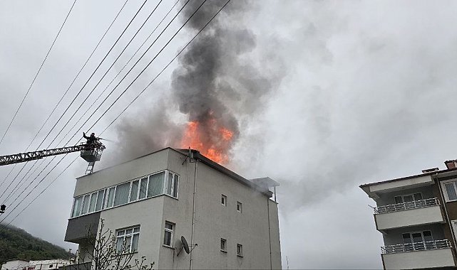 Kastamonu'da korkutan çatı yangını