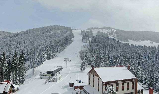 Kastamonu'da Nisan ayında kışı aratmayan manzara: 22 köy yolu ulaşıma kapandı