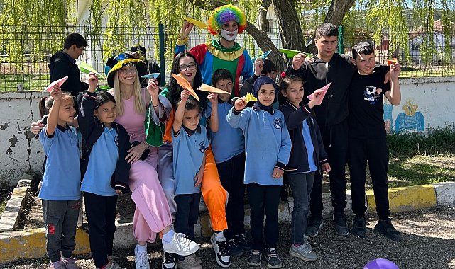 Kastamonu'da üniversiteli gençlerden ilkokul öğrencilerine anlamlı etkinlik