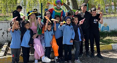 Kastamonu'da üniversiteli gençlerden ilkokul öğrencilerine anlamlı etkinlik