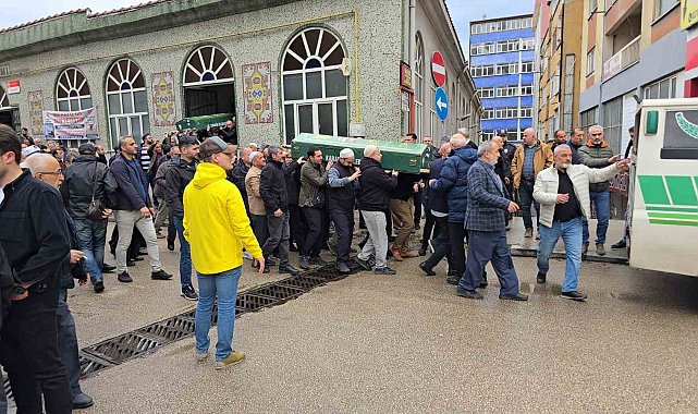 Kastamonu'daki kazada ölen baba, oğul ve hala Karabük'te toprağa verildi
