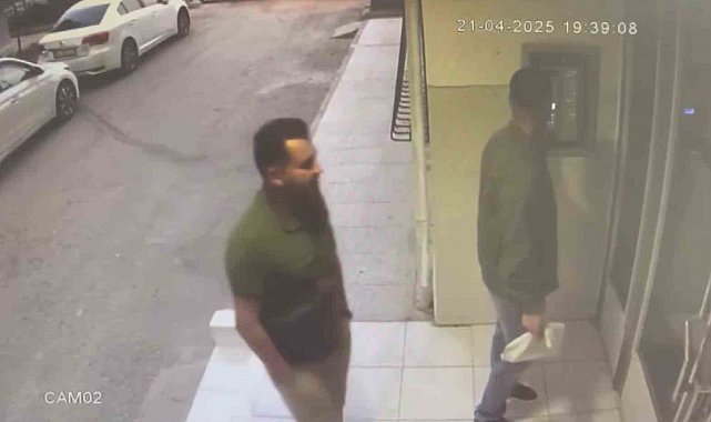 Katil komşu arkadaşını öldürüp, evi gaz yağı ile yakmış