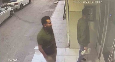 Katil komşu arkadaşını öldürüp, evi gaz yağı ile yakmış