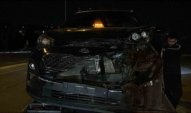 Kavşakta iki otomobil çarpıştı: 2 yaralı