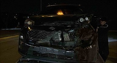 Kavşakta iki otomobil çarpıştı: 2 yaralı